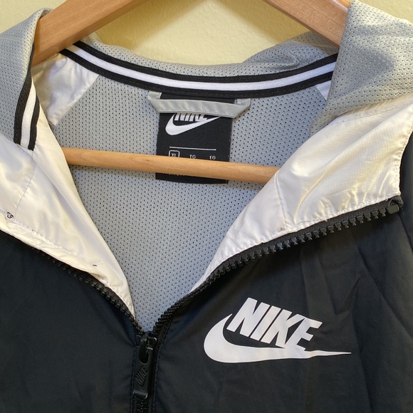 Nike wind breaker hoodie - Picture 2 of 9